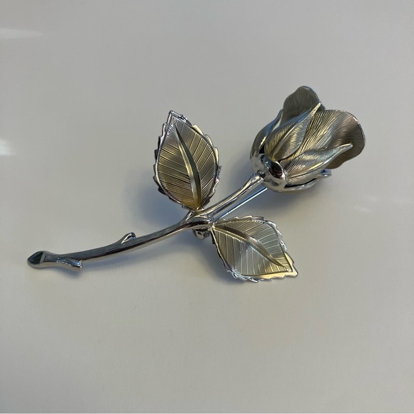 Silver Rose Brooch - Picture 1 of 4